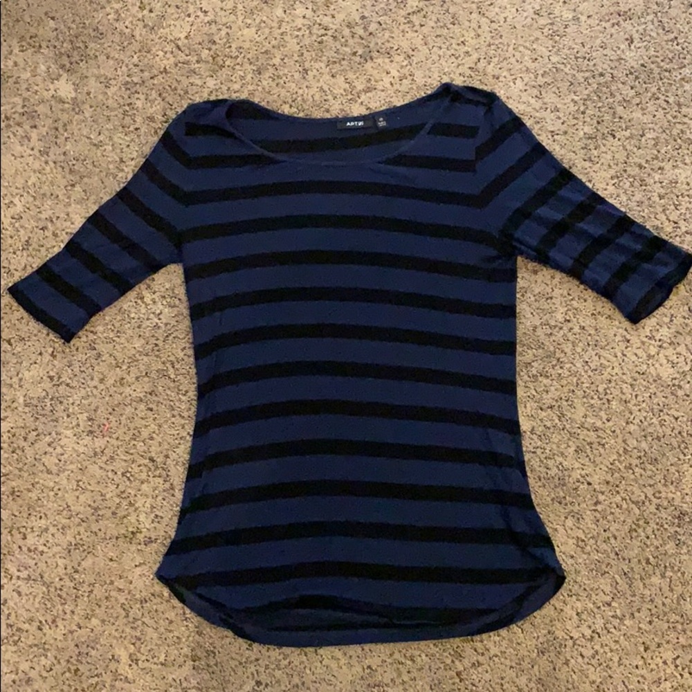 Apt. 9 blue and black 3/4 length shirt